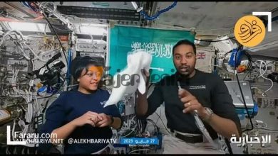 نحوه جالب نماز خواندن دو فضانورد عربستانی در فضا + فیلم  –   تاجر ونیز