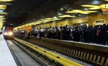 عکس رهبر طالبان در متروی تهران! –   تاجر ونیز