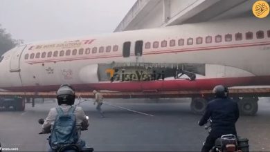 گیر افتادن هواپیمای غول پیکر زیر یک پل در هند! + فیلم –   تاجر ونیز